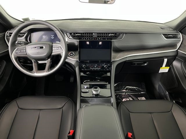 2025 Jeep Grand Cherokee Limited photo 11