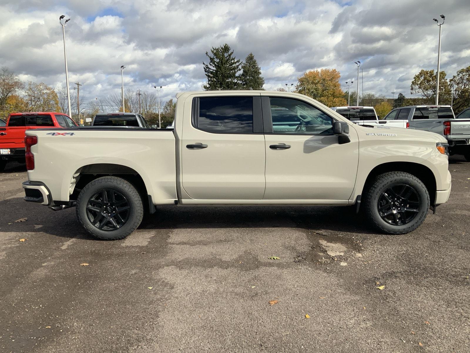 2026 Chevrolet Silverado 1500 Custom photo 3