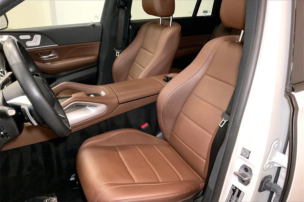 2024 Mercedes Benz GLS 450 4MATIC photo 4