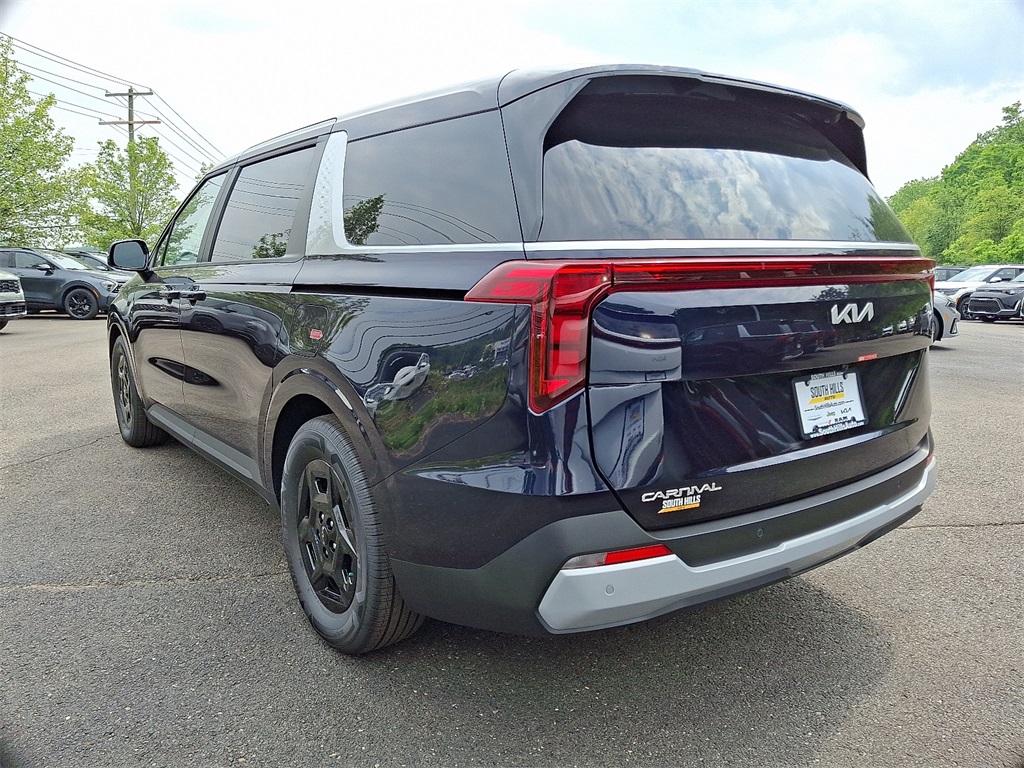 2025 Kia Carnival LXS photo 4