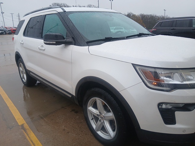 2018 Ford Explorer XLT photo 2