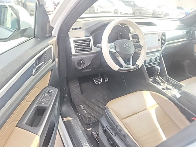 2022 Volkswagen Atlas Cross Sport V6 SEL R-Line photo 3