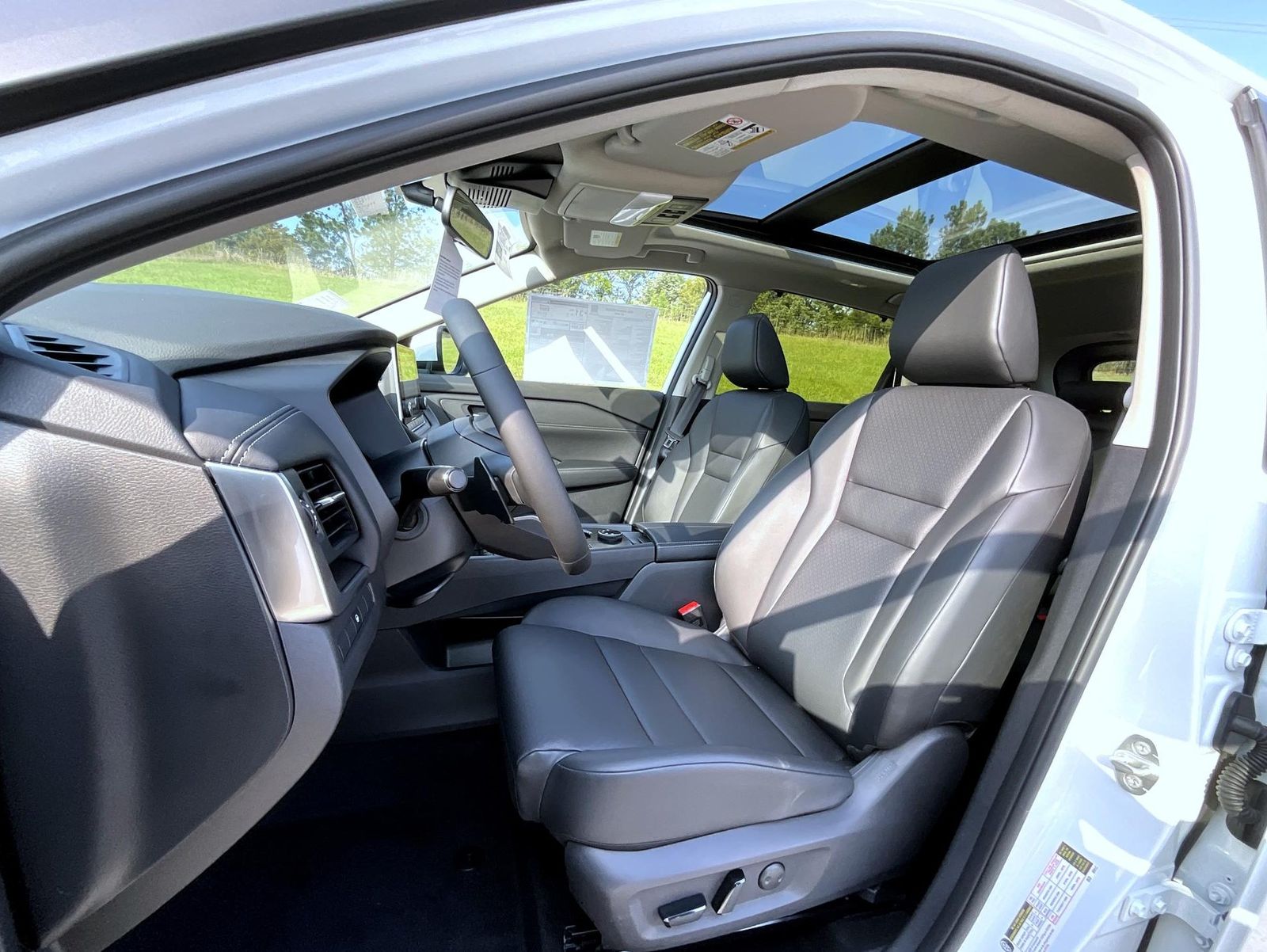 2026 Nissan Rogue SV photo 9