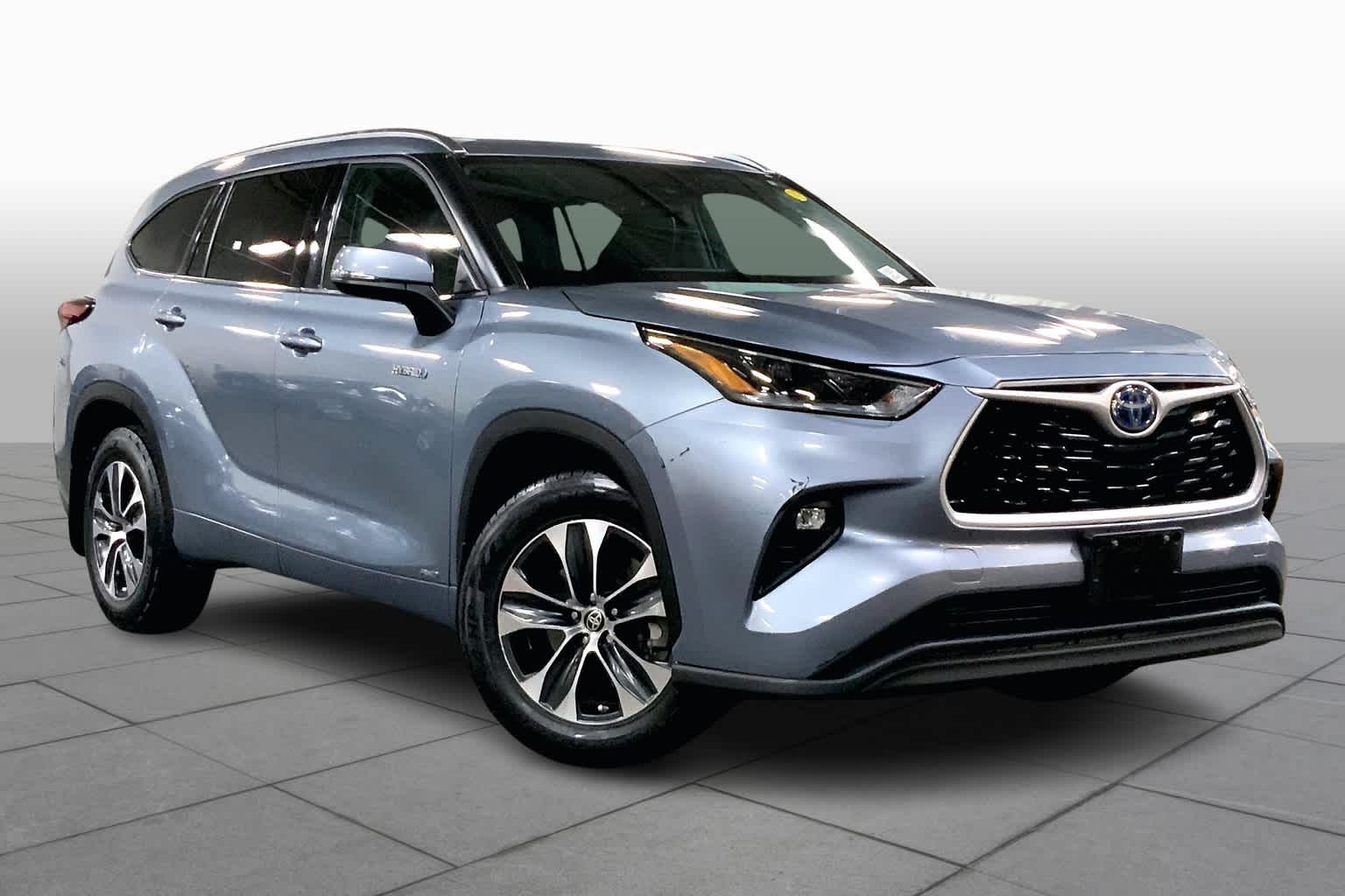 PreOwned 2021 Toyota Highlander Hybrid XLE Sport Utility in Westwood 
