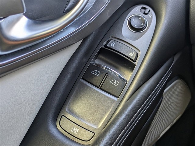 2022 Infiniti Q60 Luxe photo 23