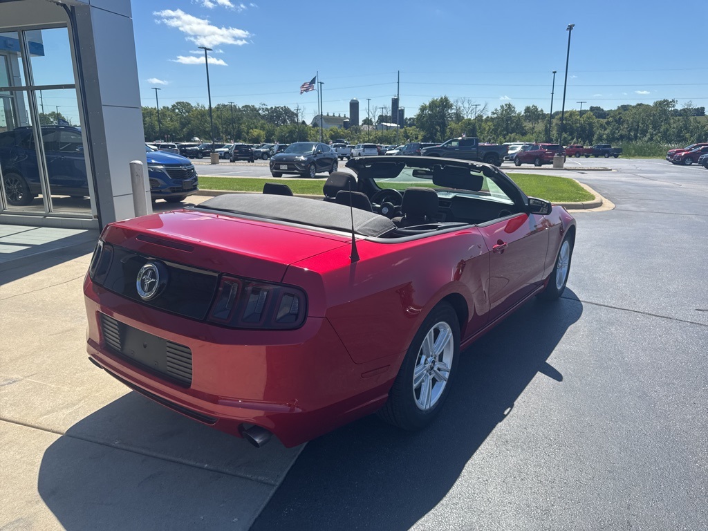 2013 Ford Mustang V6 Convertible photo 10