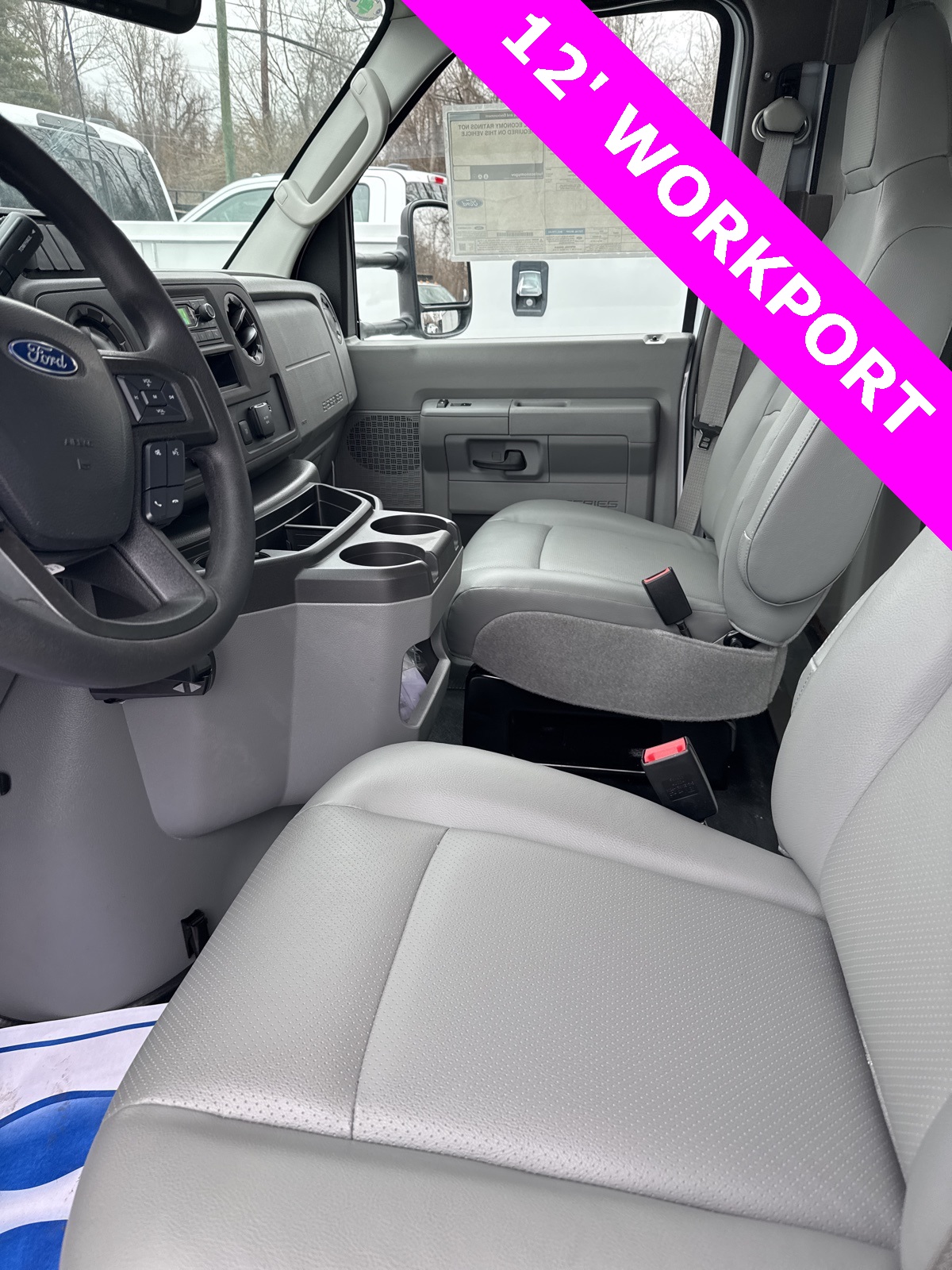 2025 Ford E-350 photo 3