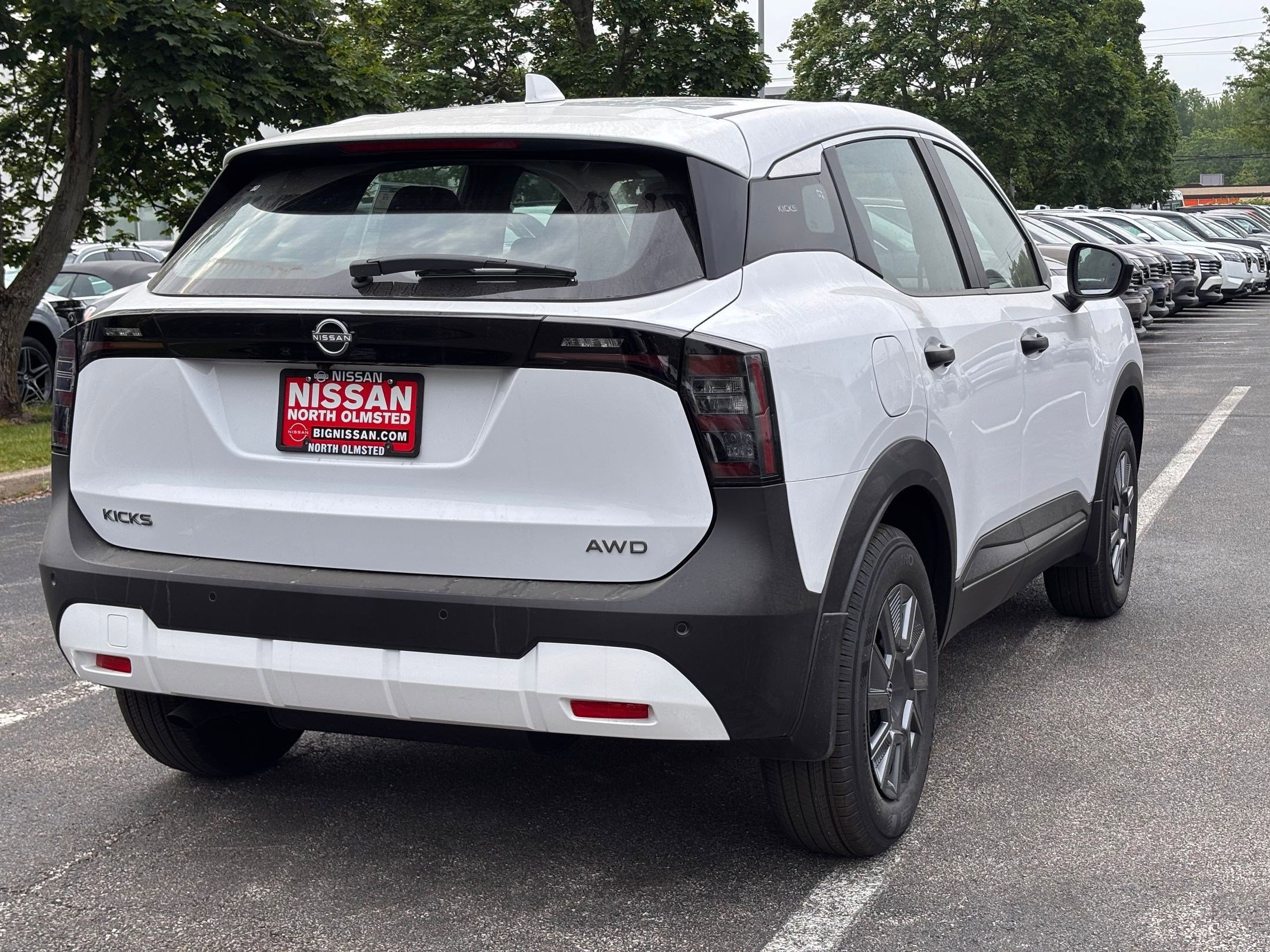 2025 Nissan Kicks S photo 2