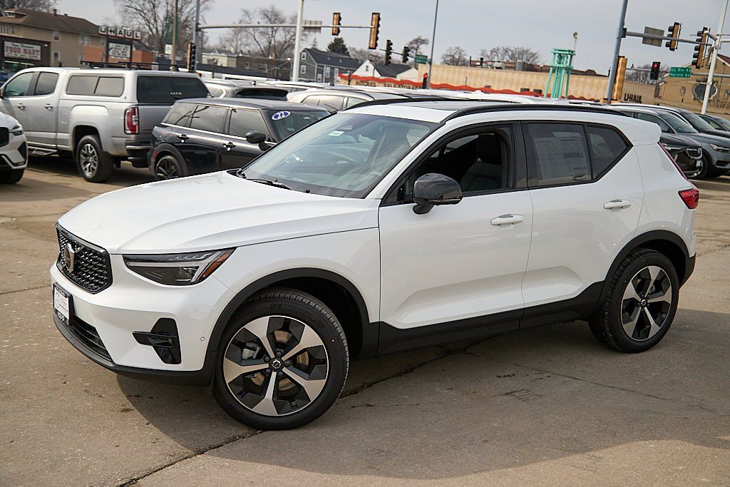 2026 VOLVO XC40 - Image 2