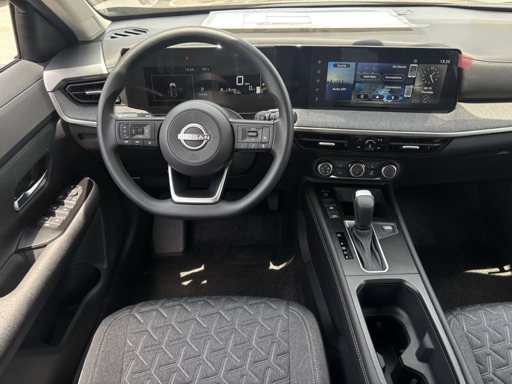 2025 Nissan Kicks SV photo 9