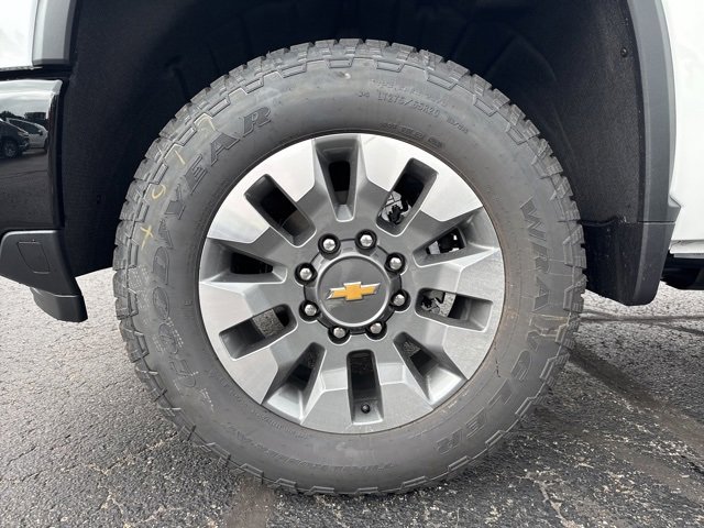 2025 Chevrolet Silverado 2500HD Custom photo 12
