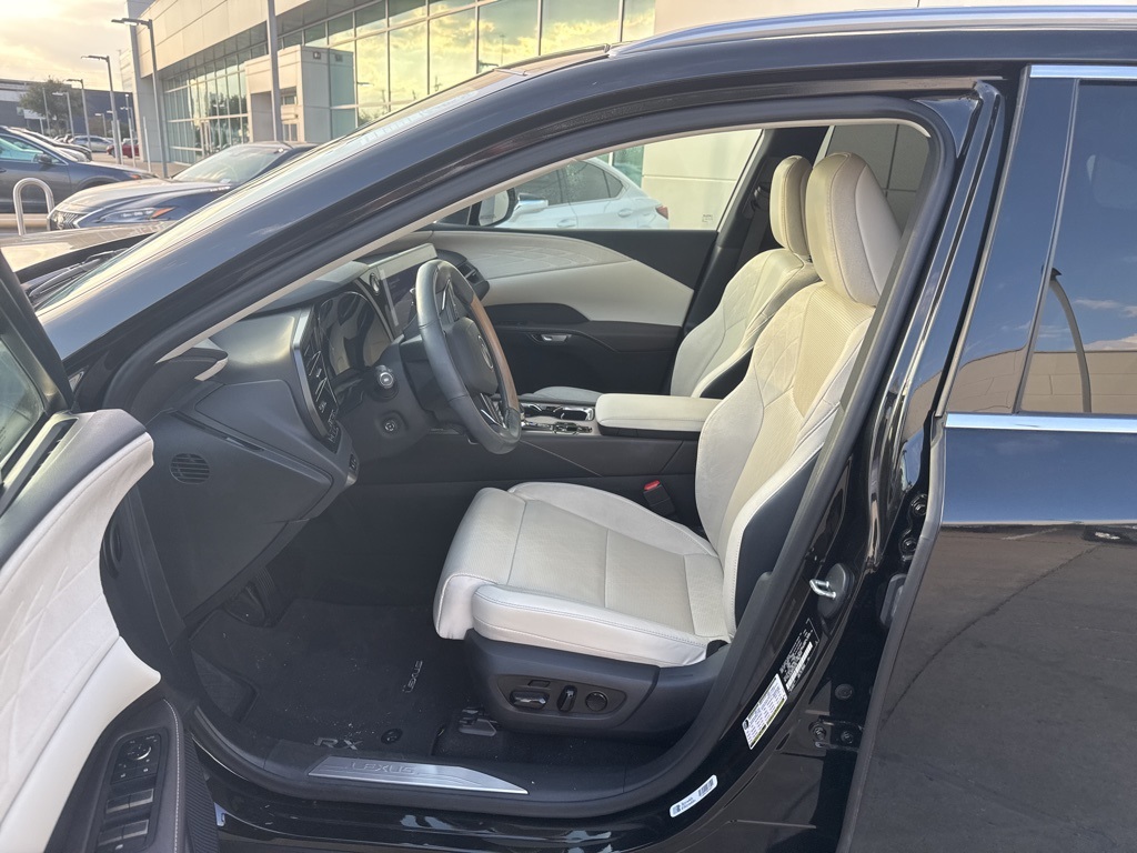 2023 Lexus RX photo 2