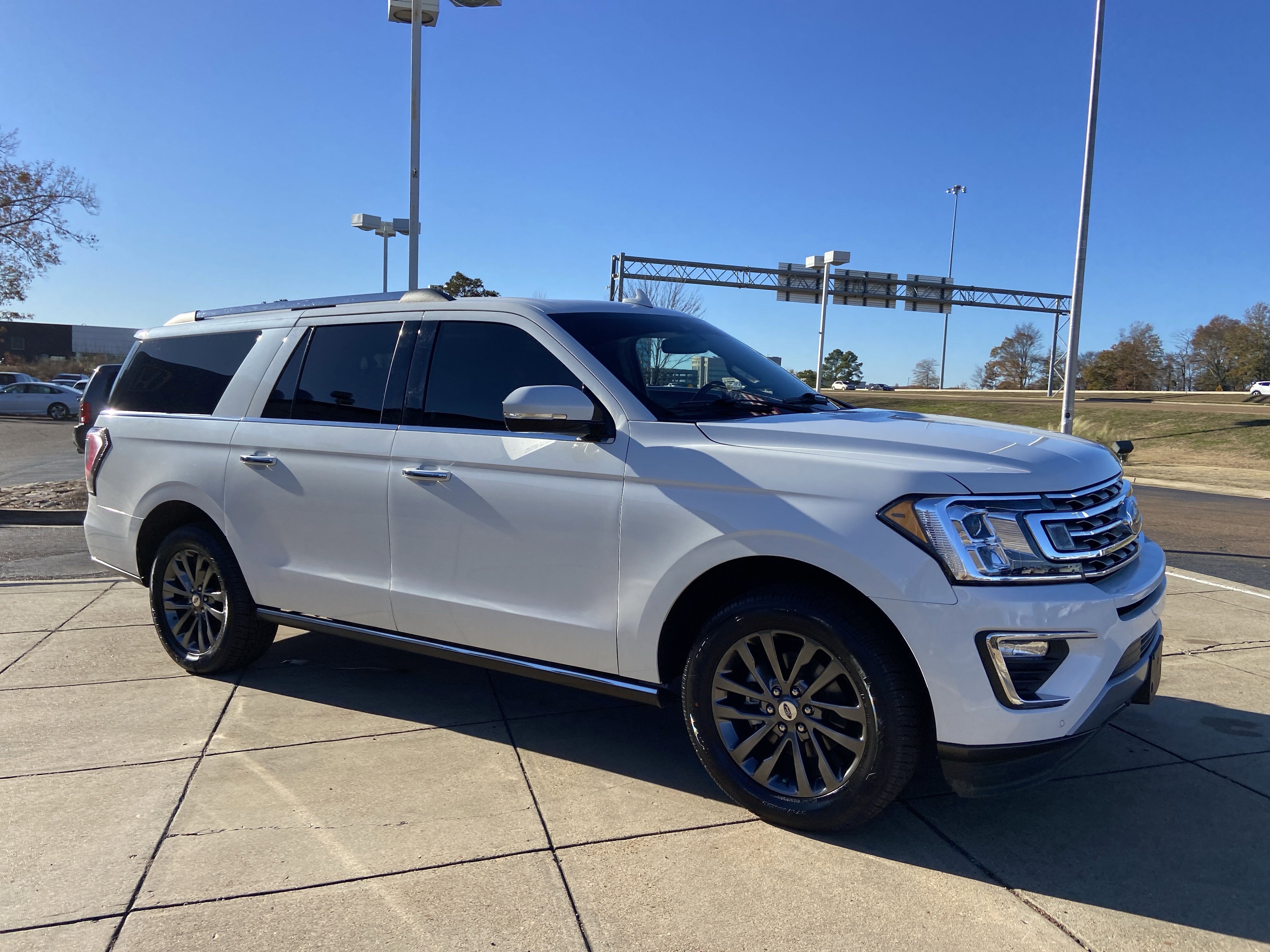 2021 Ford Expedition Limited's photo