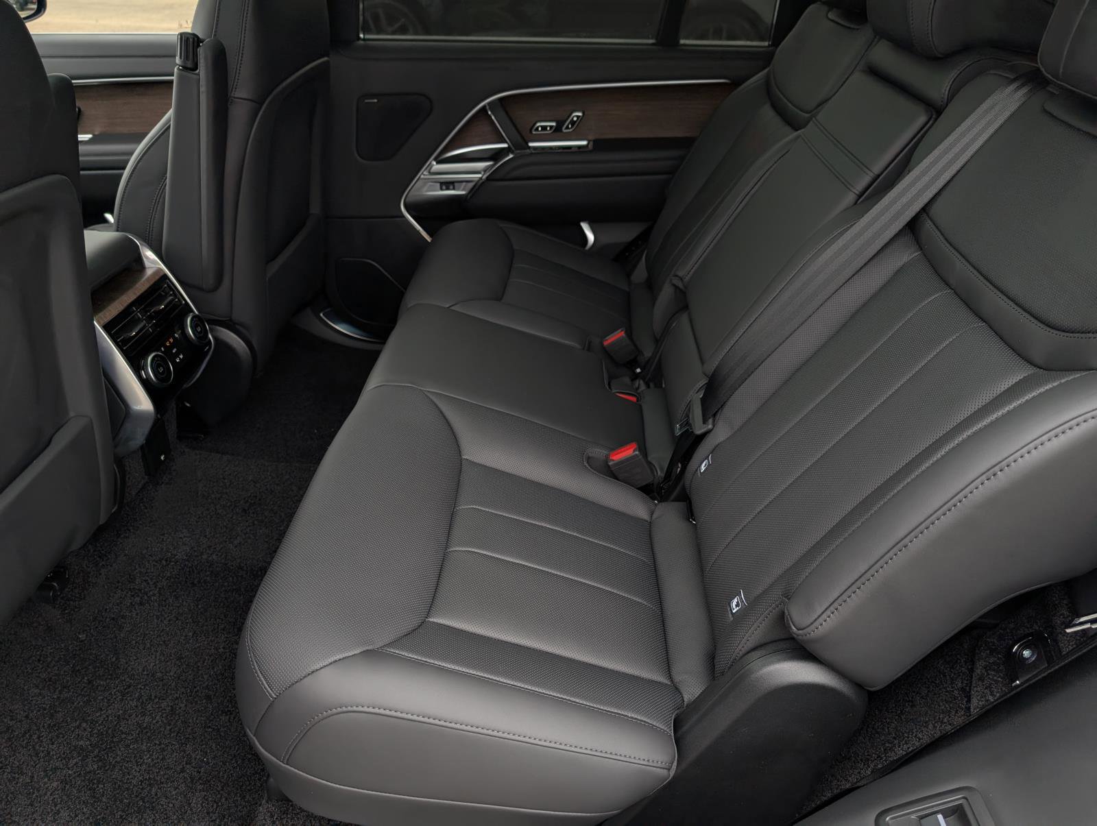 2025 Land Rover Range Rover SE photo 20