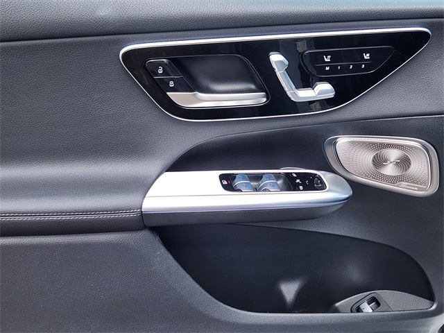 2026 Mercedes Benz GLC 350e 4MATIC photo 9