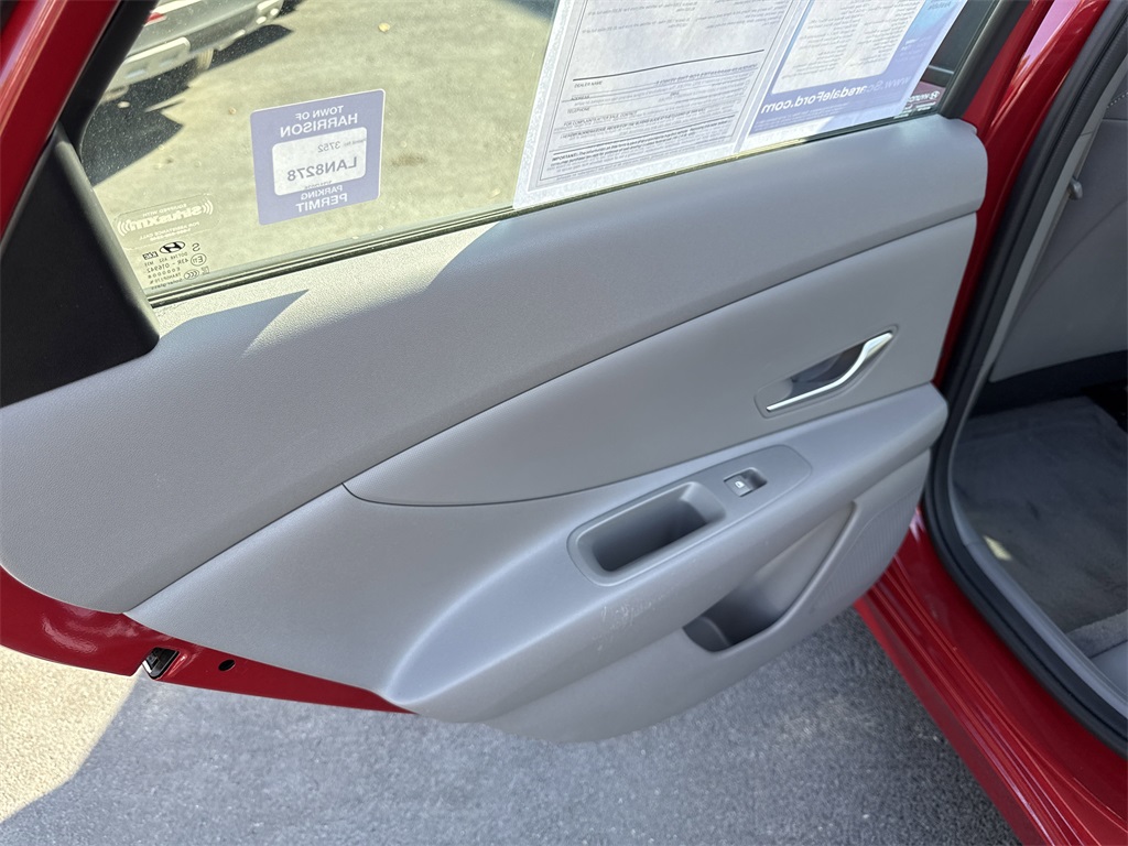 2023 Hyundai Elantra SEL photo 35