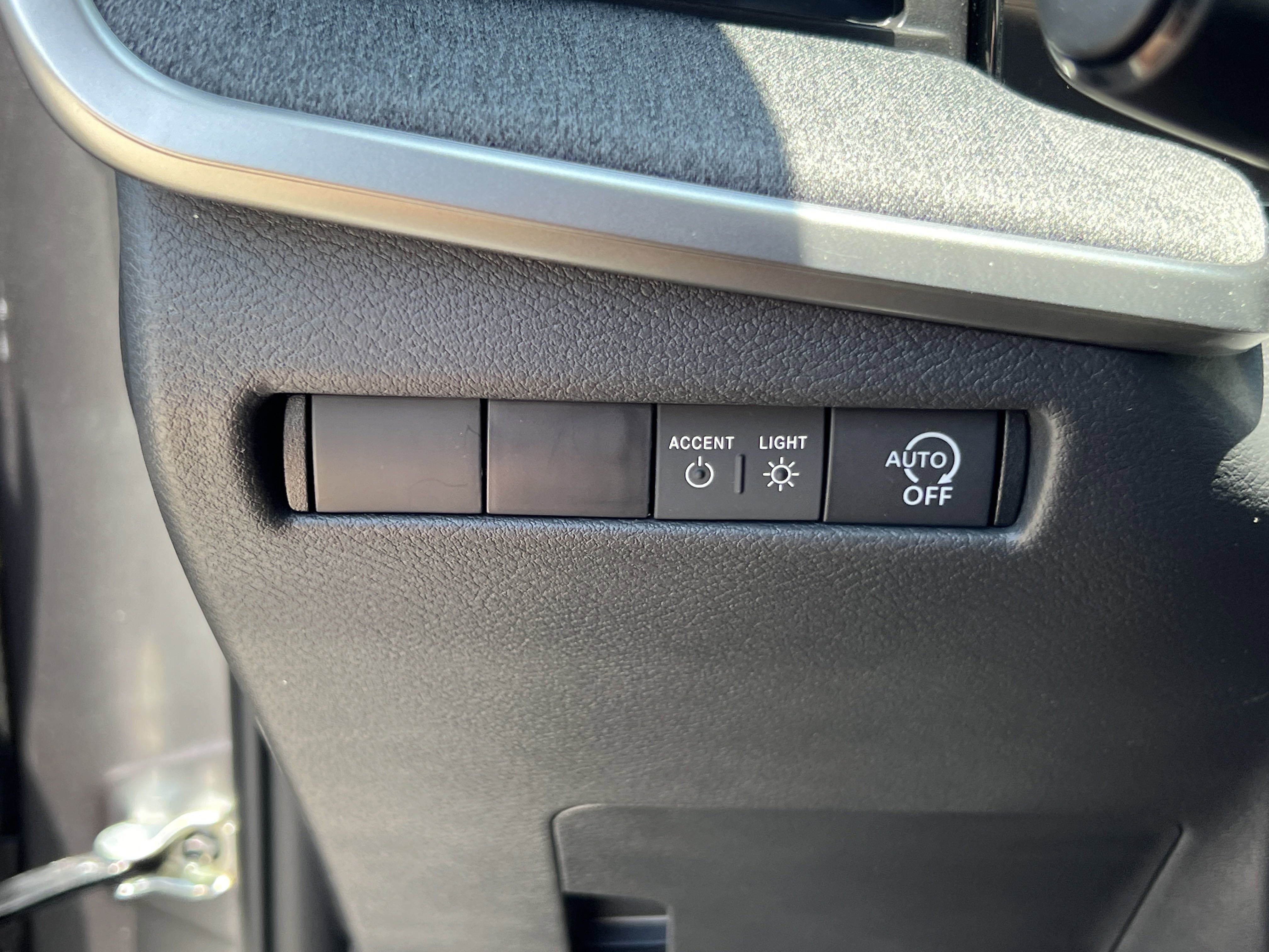 2025 Nissan Kicks SV photo 10