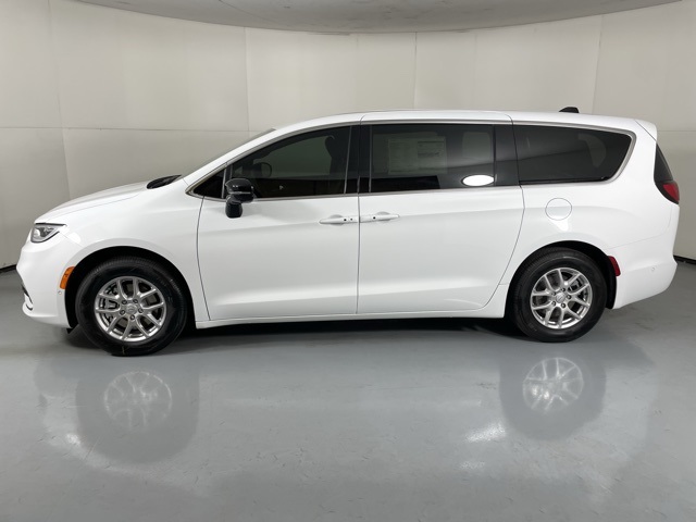 2025 Chrysler Pacifica photo 5