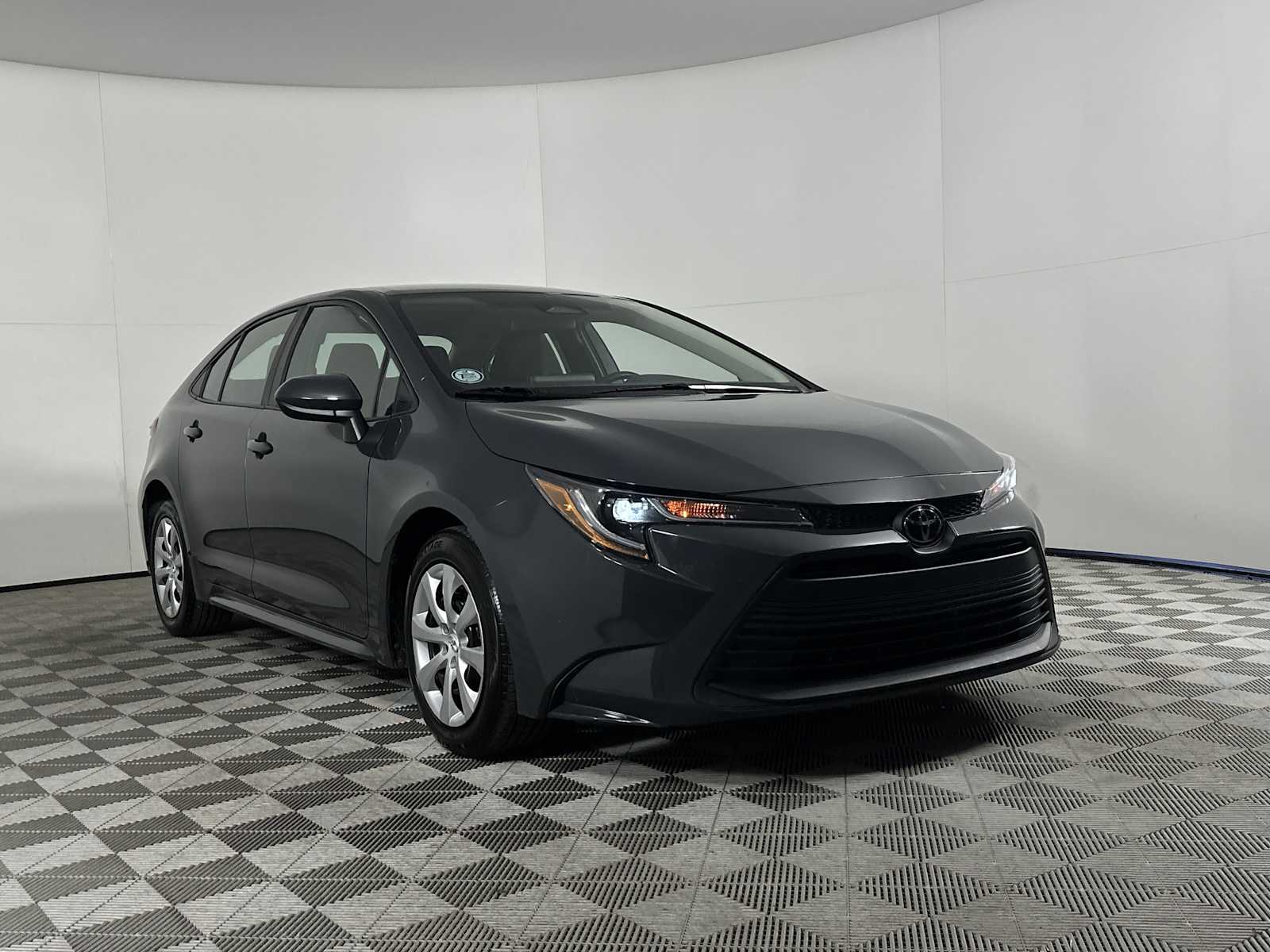 2024 Toyota Corolla LE's photo
