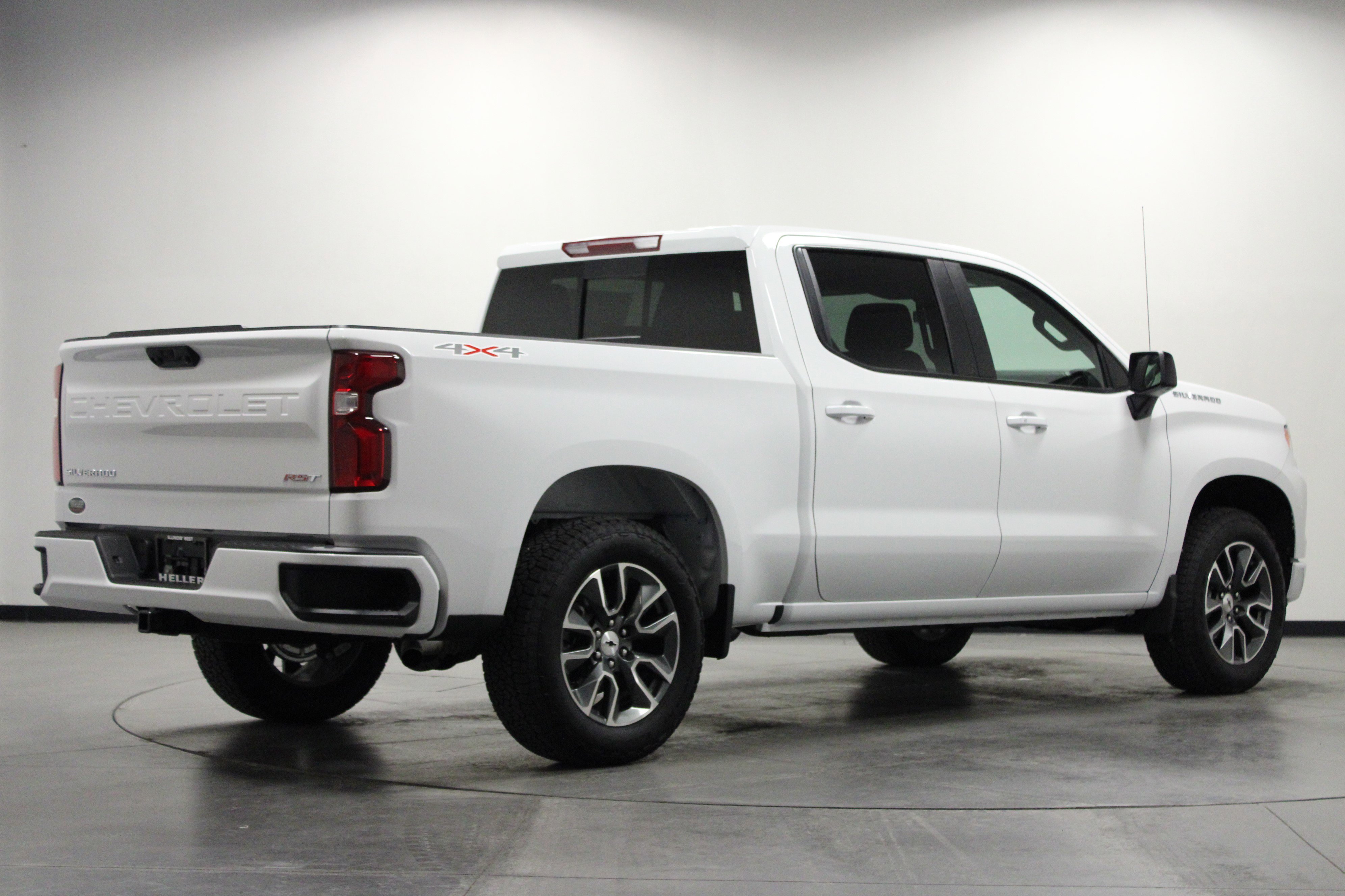 2025 Chevrolet Silverado 1500 RST photo 2