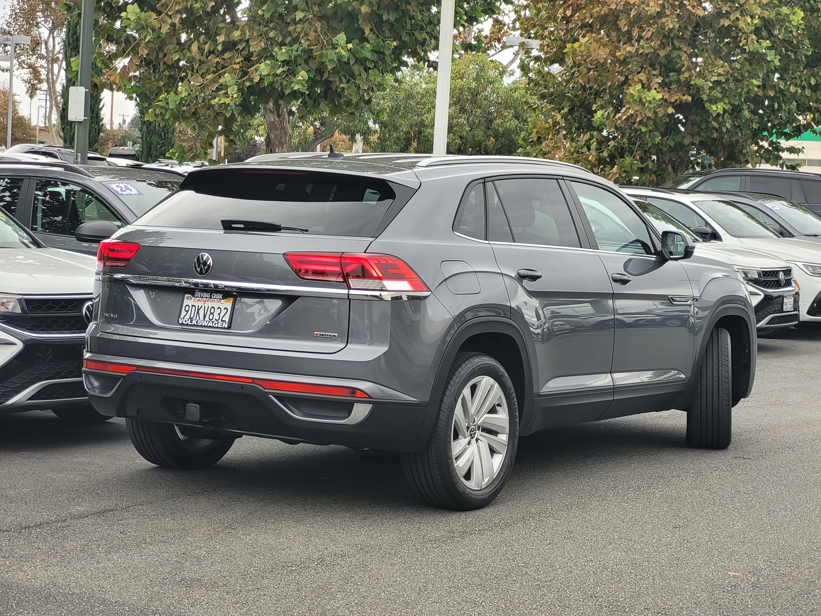 2022 Volkswagen Atlas Cross Sport V6 SE Technology photo 3
