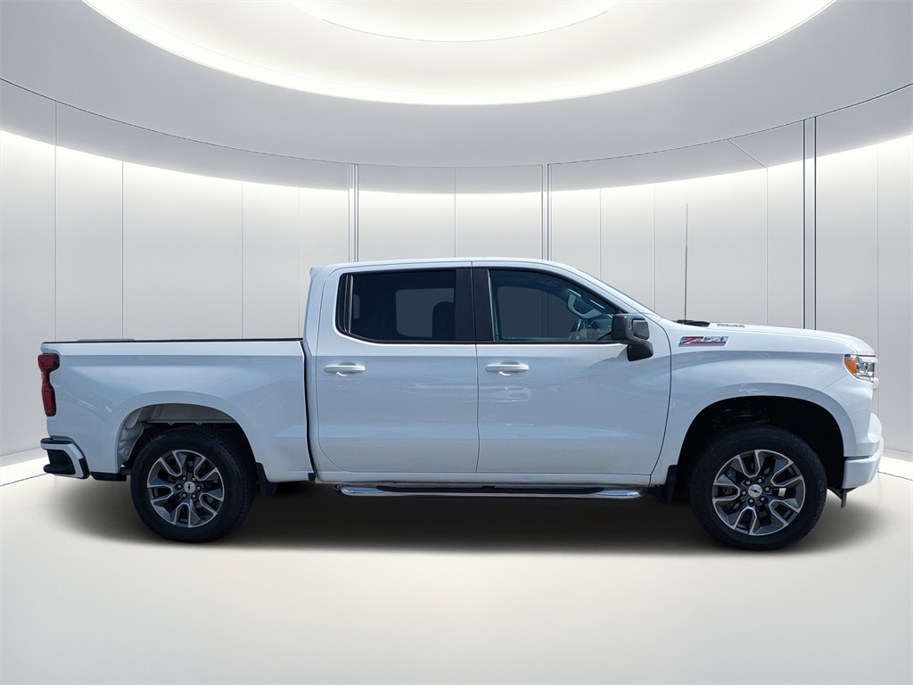 2023 Chevrolet Silverado 1500 RST photo 2
