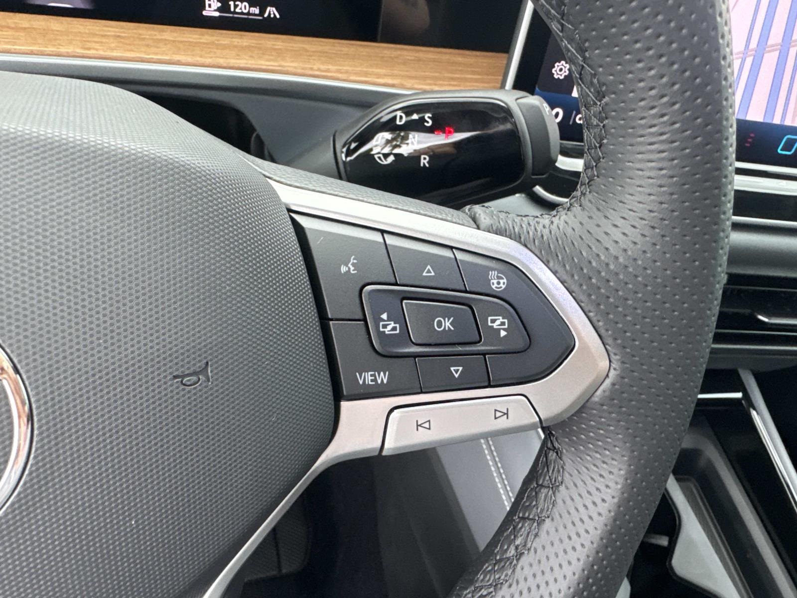 2025 Volkswagen Tiguan SEL R-Line Black photo 13