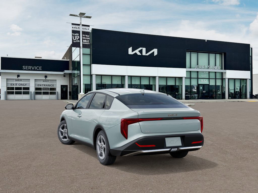 2025 Kia K4 LXS photo 2