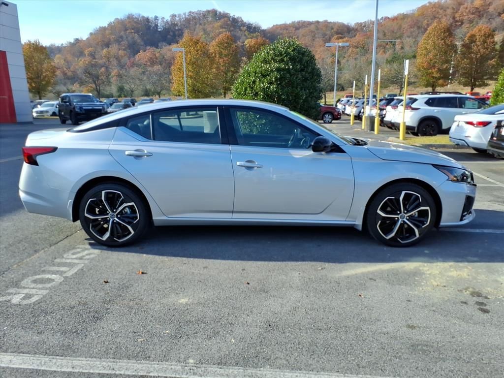 2024 Nissan Altima 2.5 SR photo 4