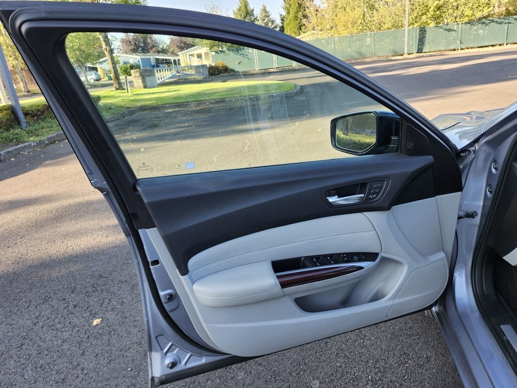 2015 Acura TLX Technology photo 16
