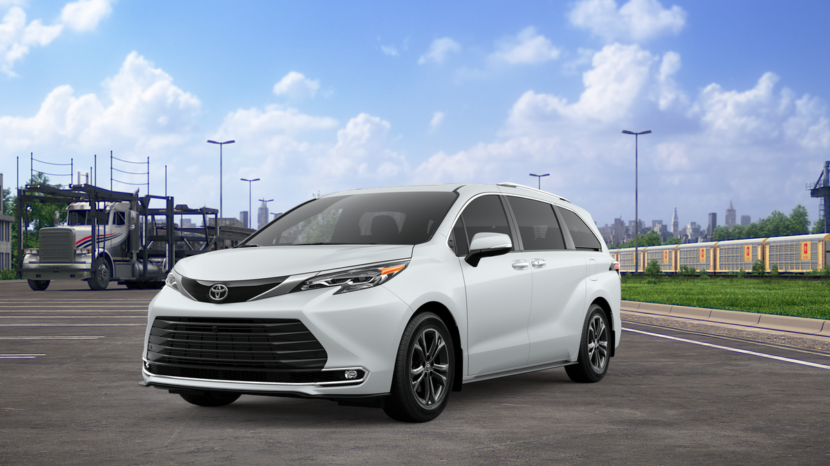 2026 Toyota Sienna Platinum's photo