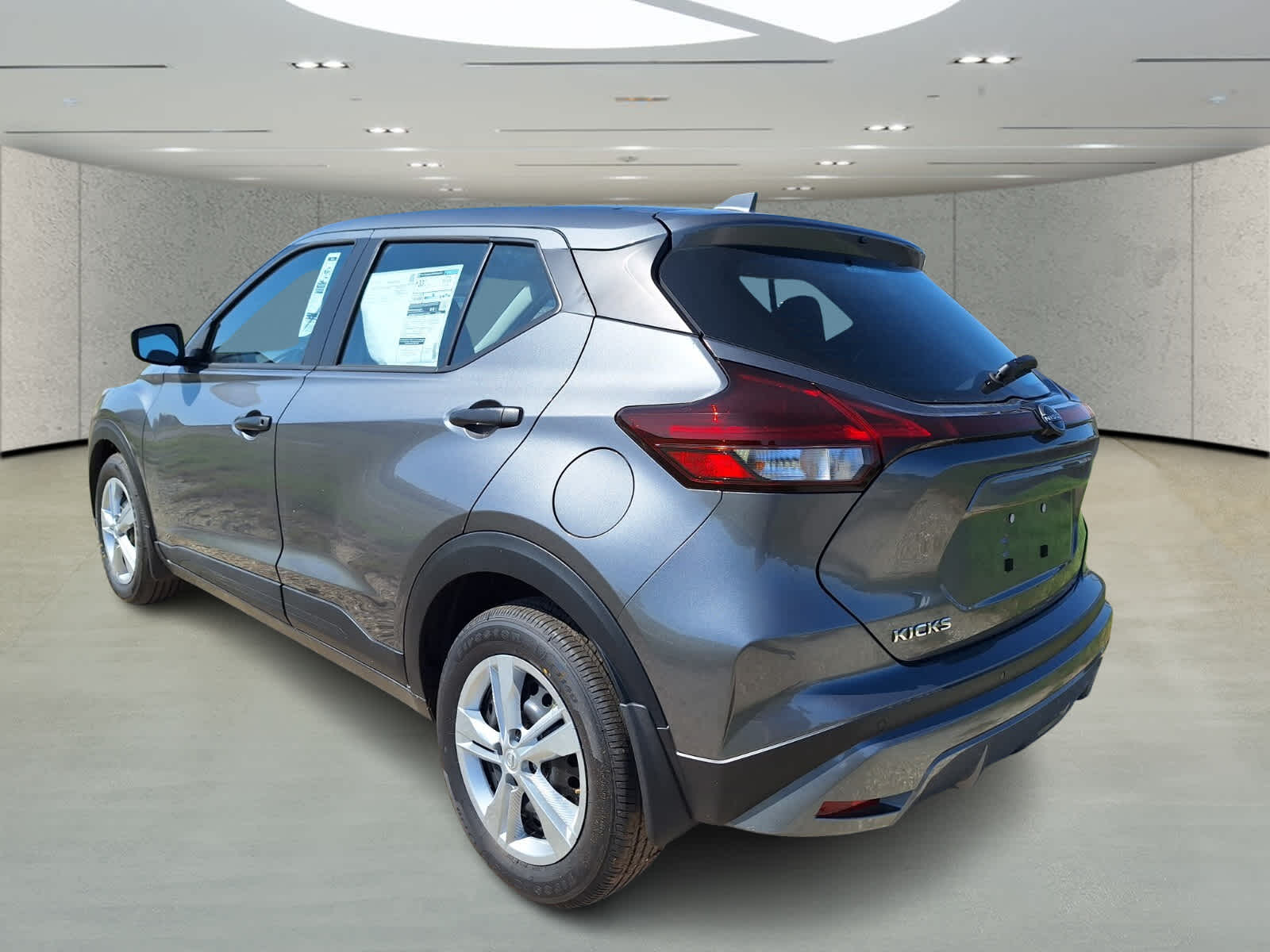 2025 Nissan Kicks Play S photo 3