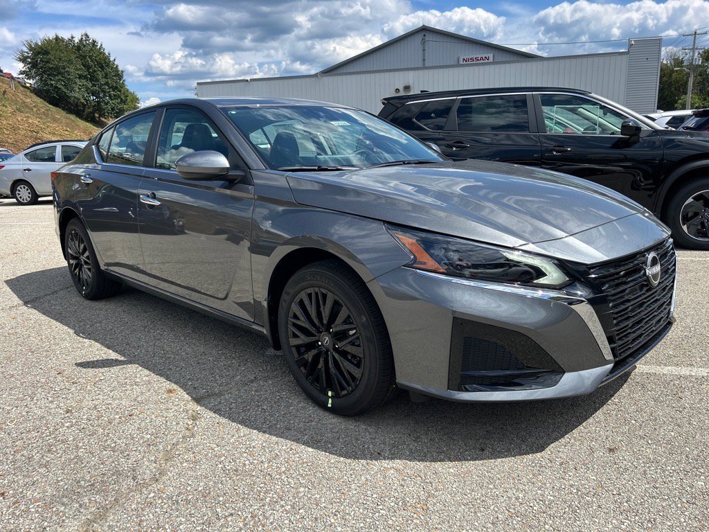 2025 Nissan Altima SV's photo