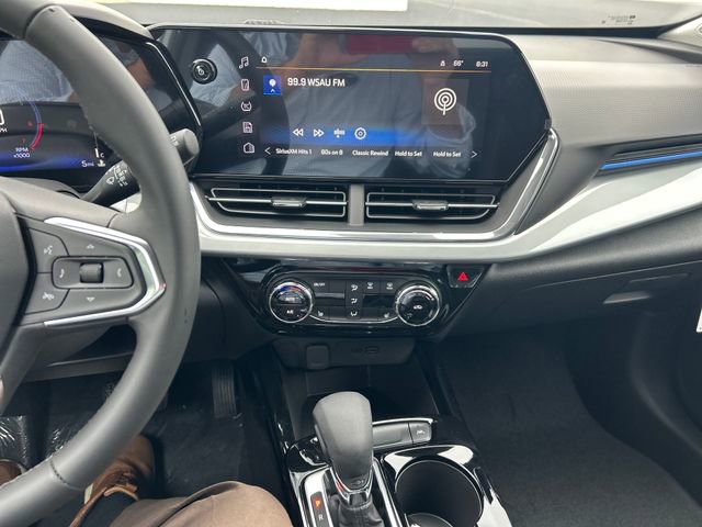 2025 Chevrolet Trax LT photo 16