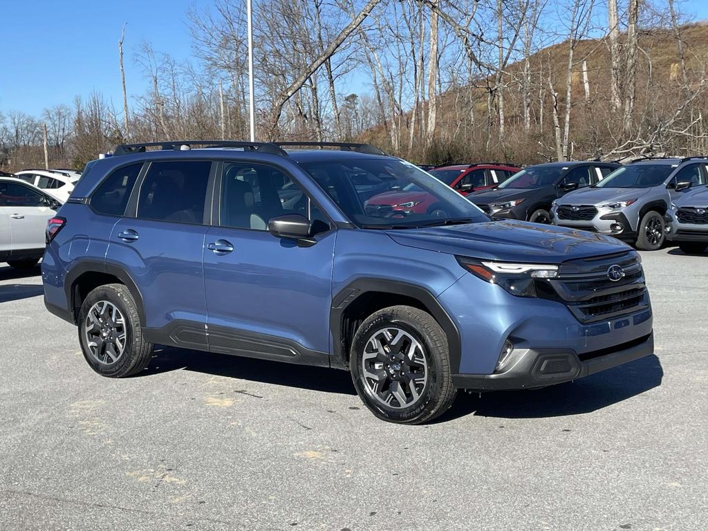 2025 Subaru Forester Premium's photo