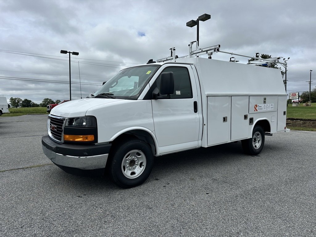 2025 Gmc Savana Cutaway 3500 photo 2
