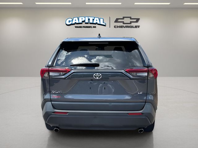 2022 Toyota RAV4 LE photo 4
