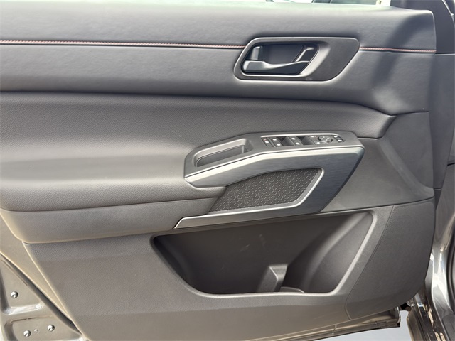 2025 Nissan Pathfinder Rock Creek photo 9