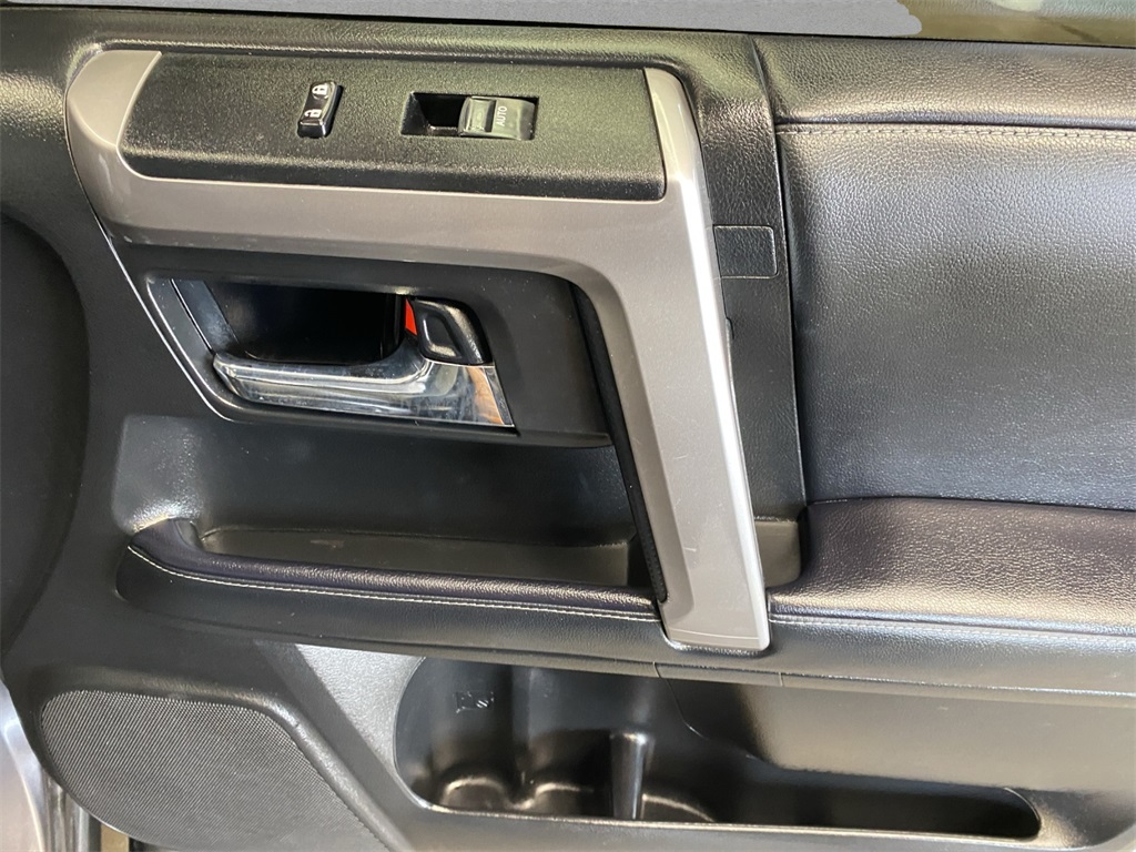 2021 Toyota 4Runner SR5 Premium photo 32