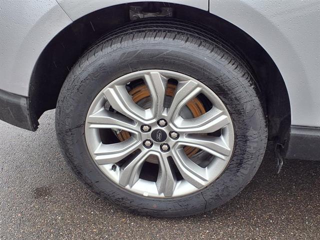 2024 Ford Edge Titanium photo 27