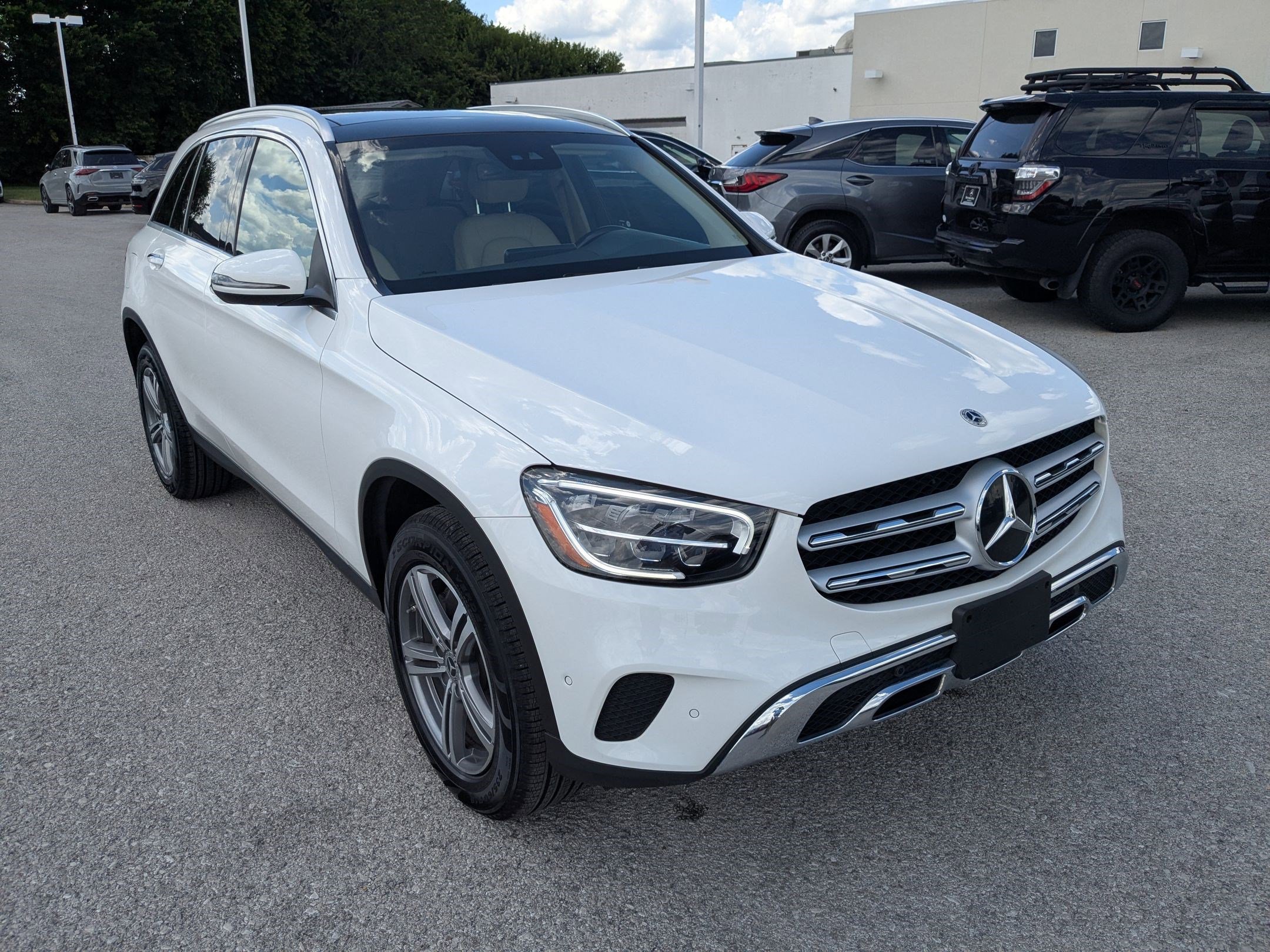 2022 Mercedes Benz GLC 300 4MATIC photo 2