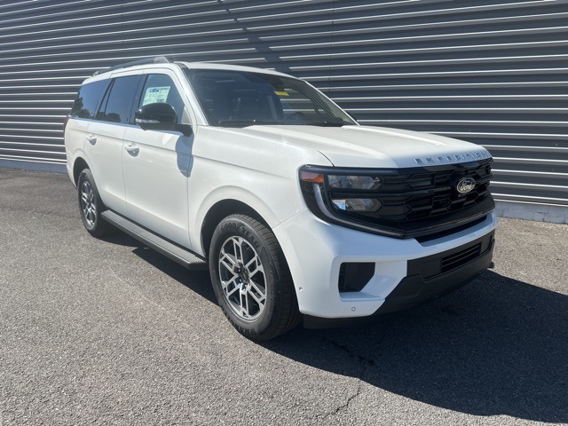 2025 Ford Expedition Active's photo