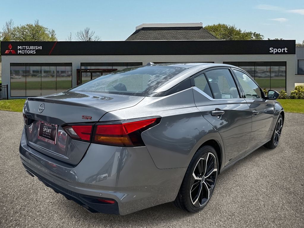 2023 Nissan Altima 2.5 SR photo 3