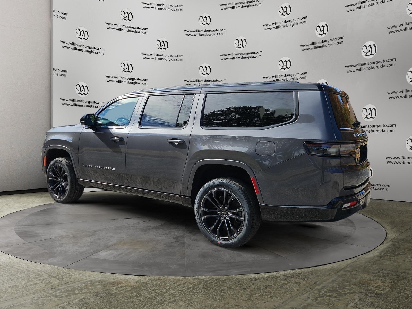 2024 Jeep Grand Wagoneer L II photo 2