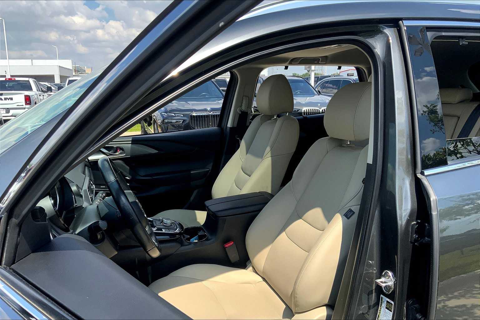 2022 Mazda CX-9 Touring photo 7