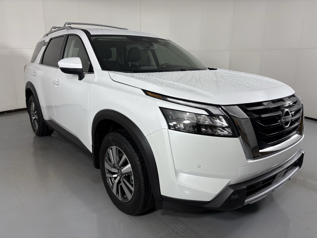 2025 Nissan Pathfinder SL photo 2