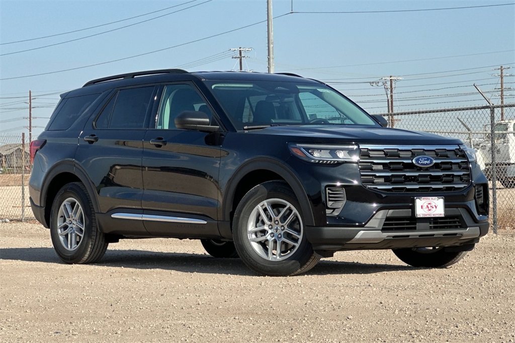 2025 Ford Explorer photo 2