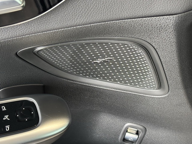 2025 Mercedes Benz C 300 photo 13