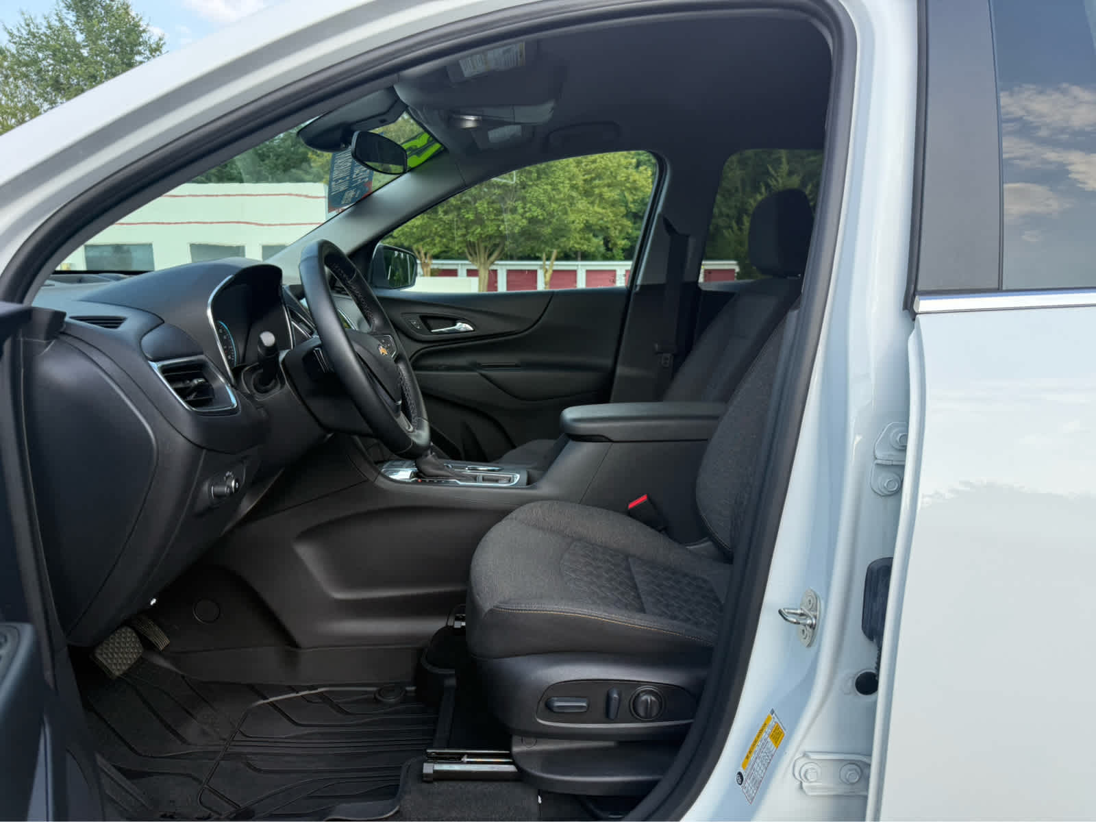 2023 Chevrolet Equinox LT photo 14