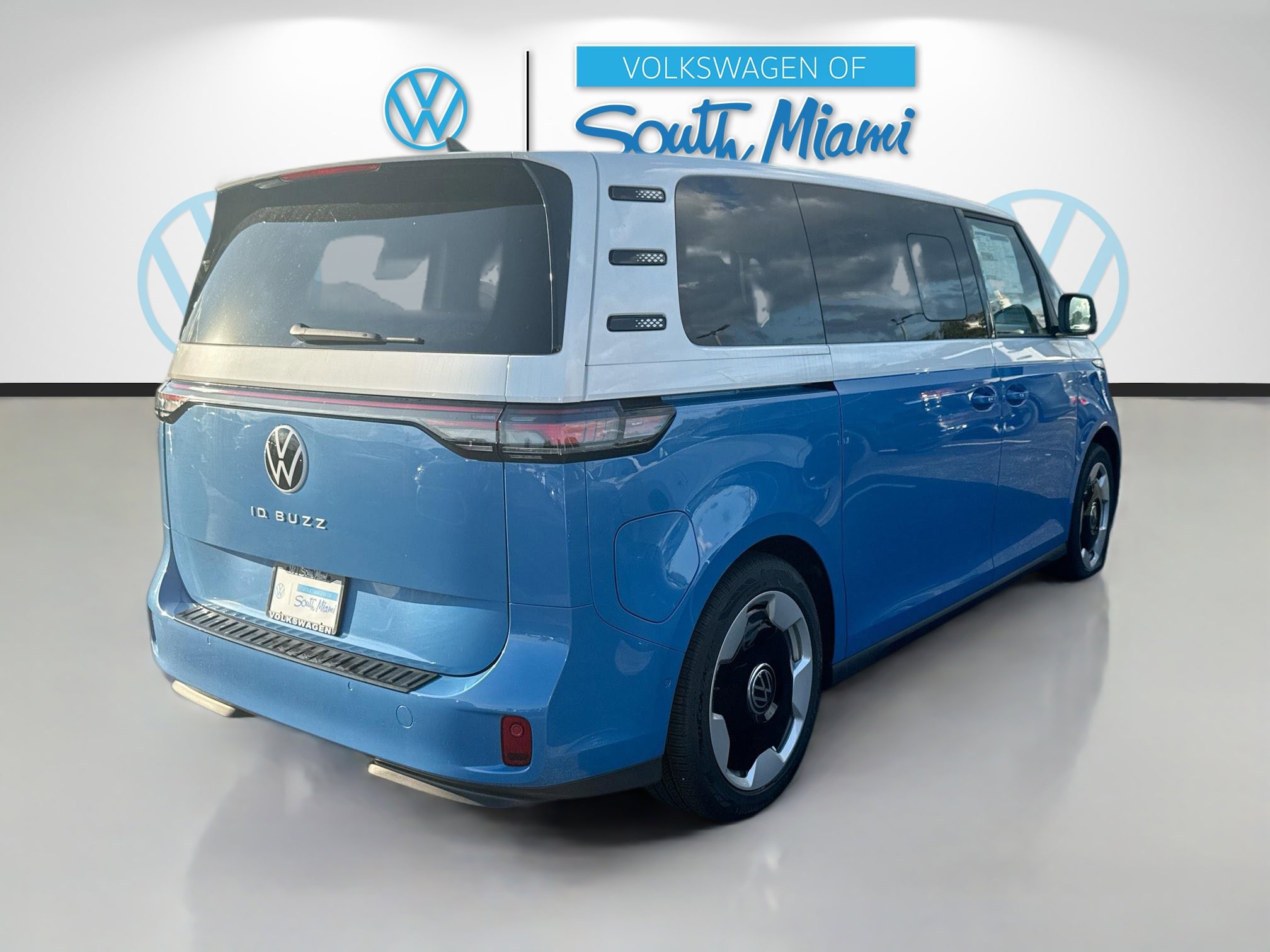 2025 Volkswagen ID. Buzz Pro Plus photo 3